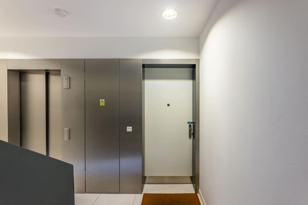 Modern Spacious Flat With A Terrace And A Parking Πράγα Εξωτερικό φωτογραφία